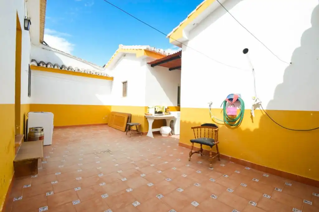 Vista exterior de Finca rústica en venda en Archidona amb Jardí privat, Terrassa i Traster