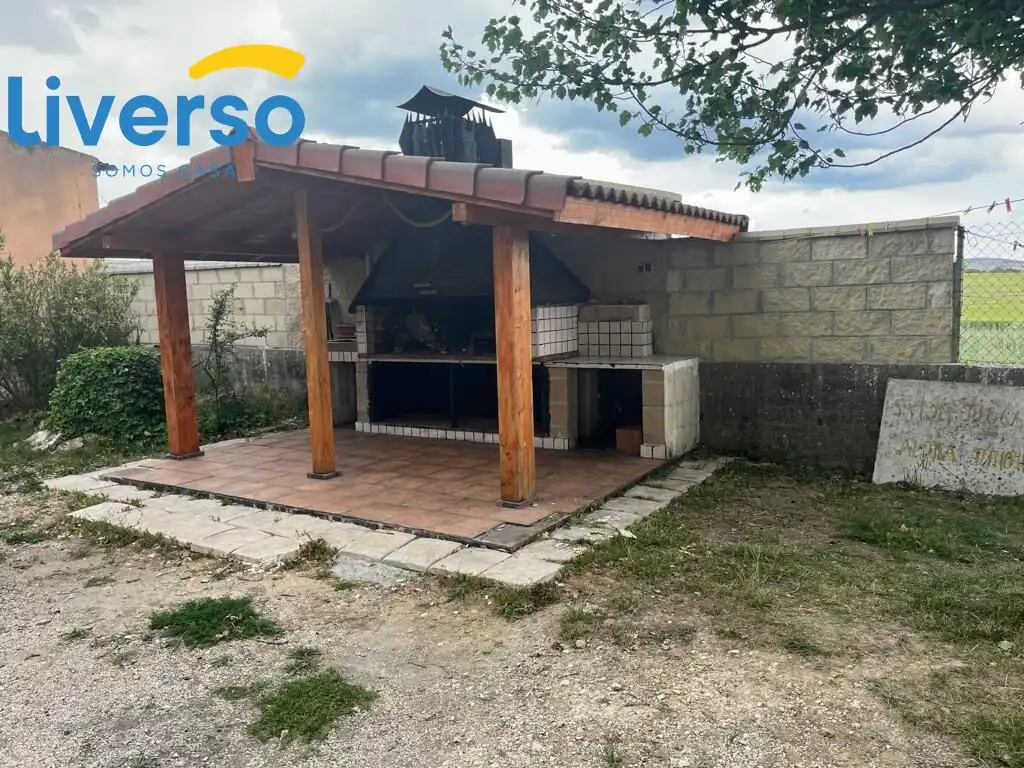 Terraza de Finca rústica en venta en Villaquirán de los Infantes con Calefacción, Terraza y Piscina