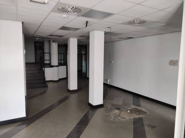 Local comercial en Alquiler en Casco Urbano