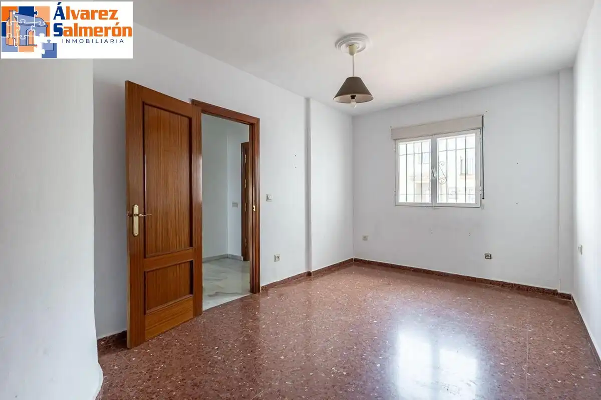 Vista exterior de Casa adosada en venta en Huétor Vega con Terraza