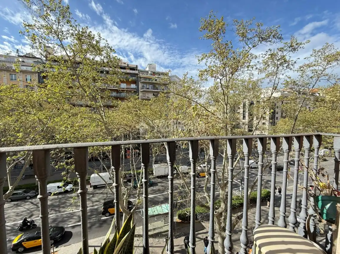 Vista exterior de Piso en venta en Barcelona con Calefacción y Balcón
