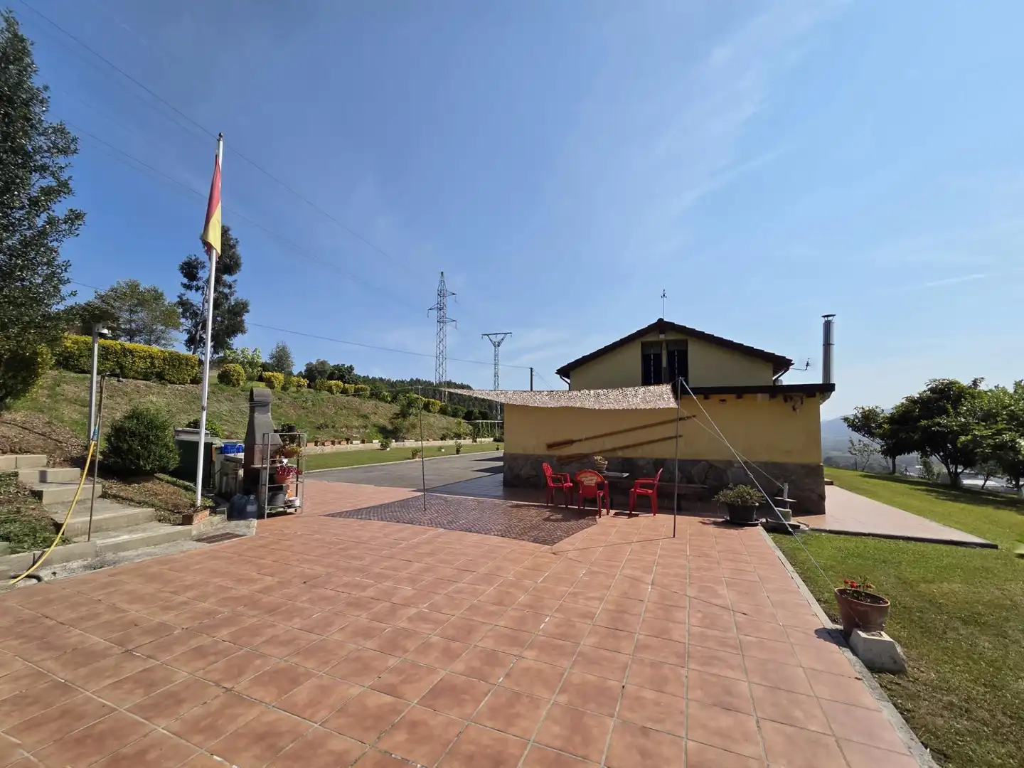 Außenansicht von Haus oder Chalet zum Verkauf in Piélagos mit Privatgarten, Terrasse und Abstellraum