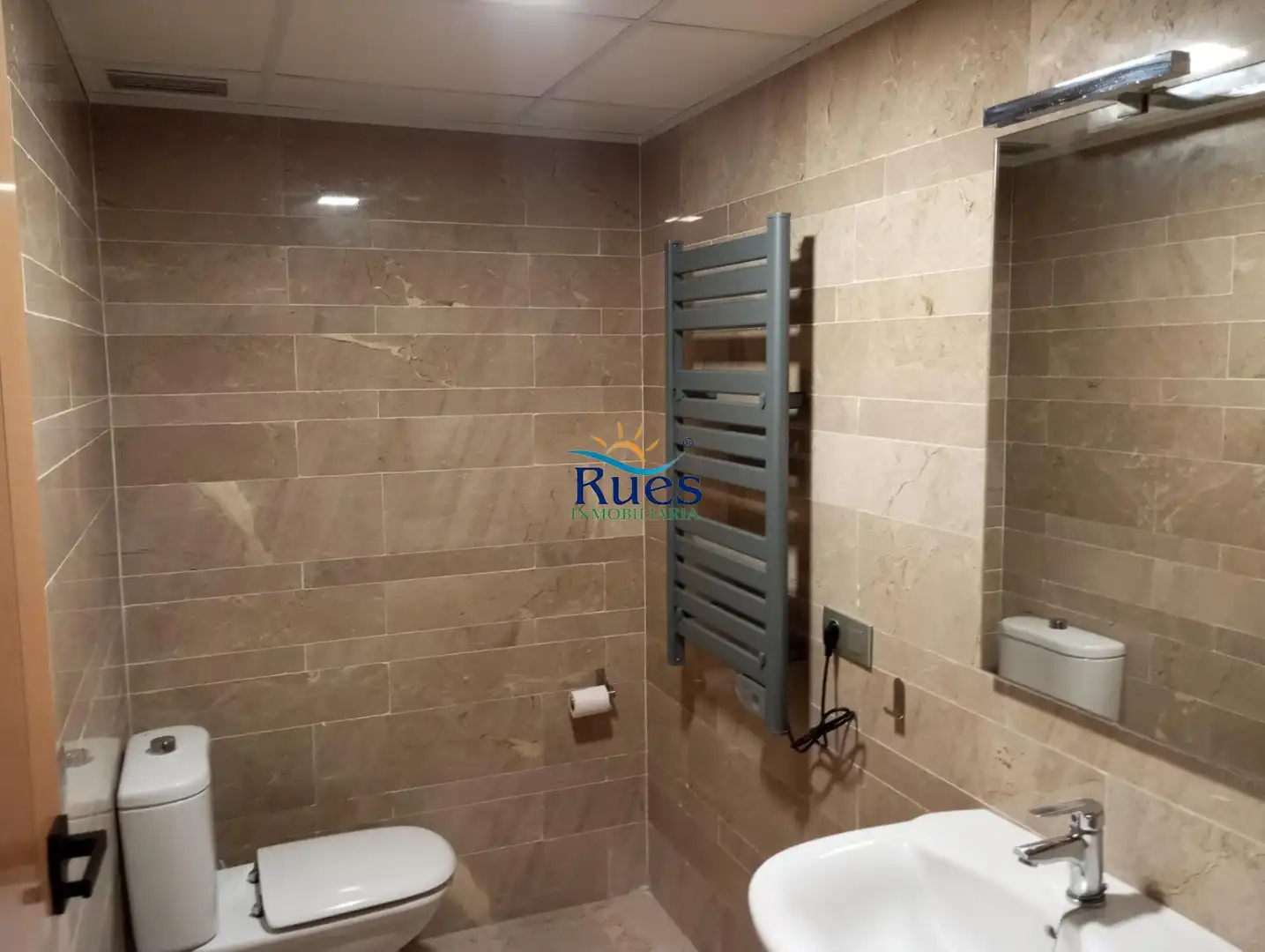 Badezimmer von Erdgeschoss zum Verkauf in Oropesa del Mar / Orpesa mit Heizung, Terrasse und Abstellraum