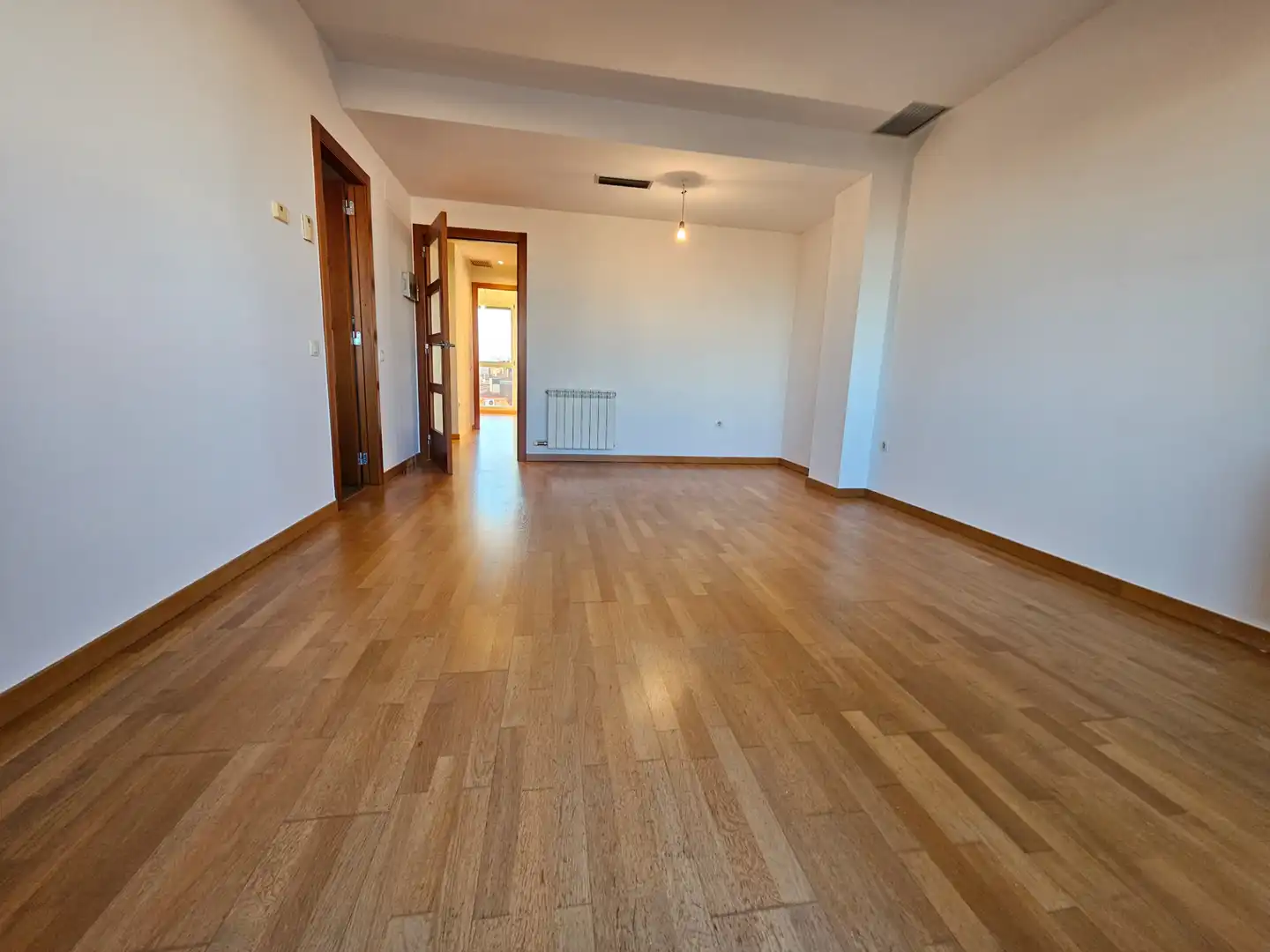 Sala de estar de Piso de alquiler en Terrassa con Aire acondicionado, Calefacción y Jardín privado
