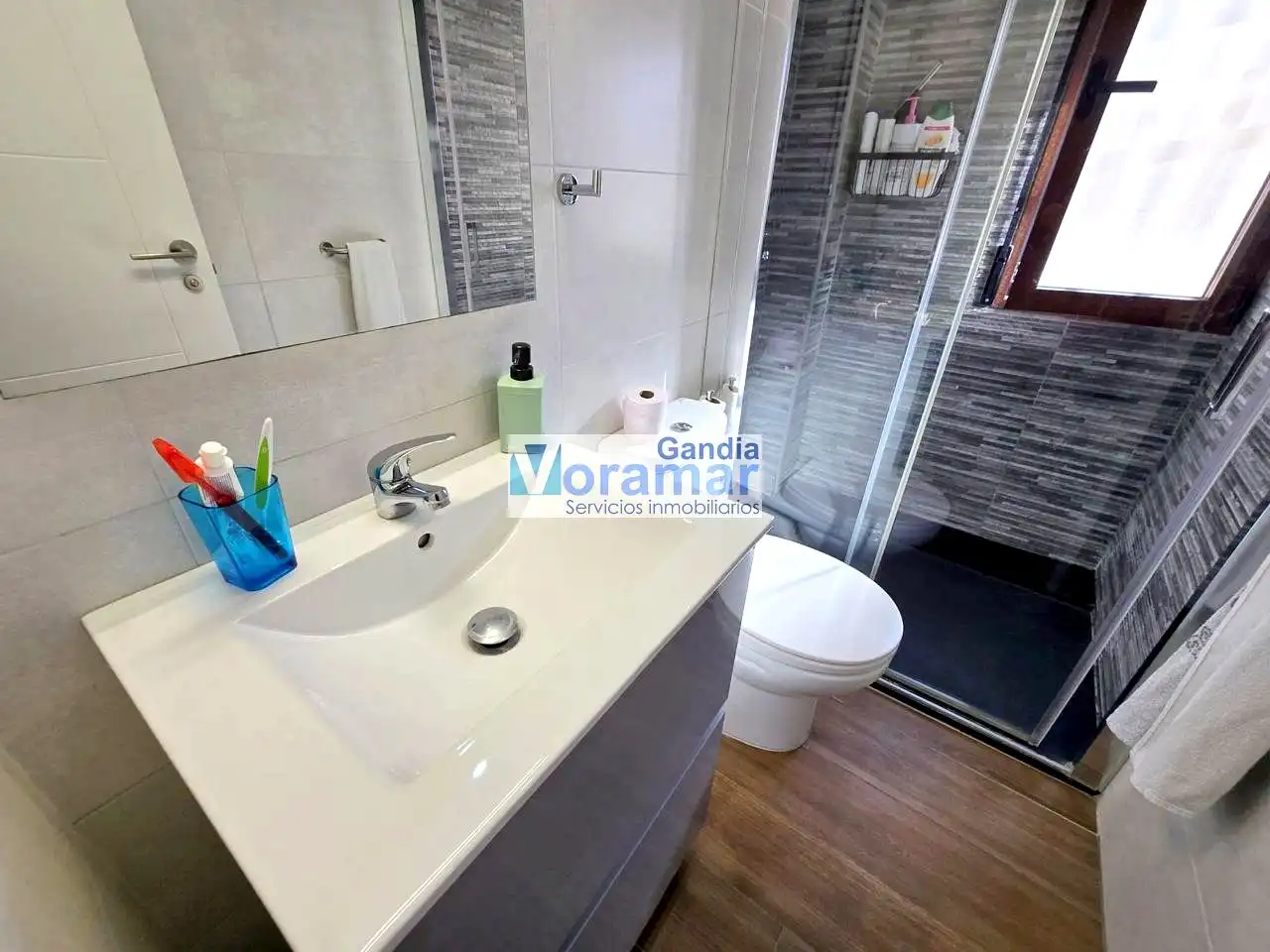 Baño de Apartamento de alquiler en Gandia con Aire acondicionado, Terraza y Amueblado