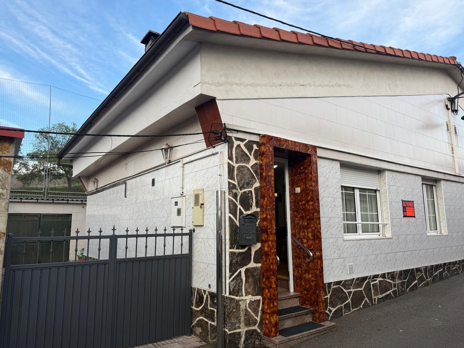 Exterior view of Single-family semi-detached for sale in Gijón   with Heating, Private garden and Terrace