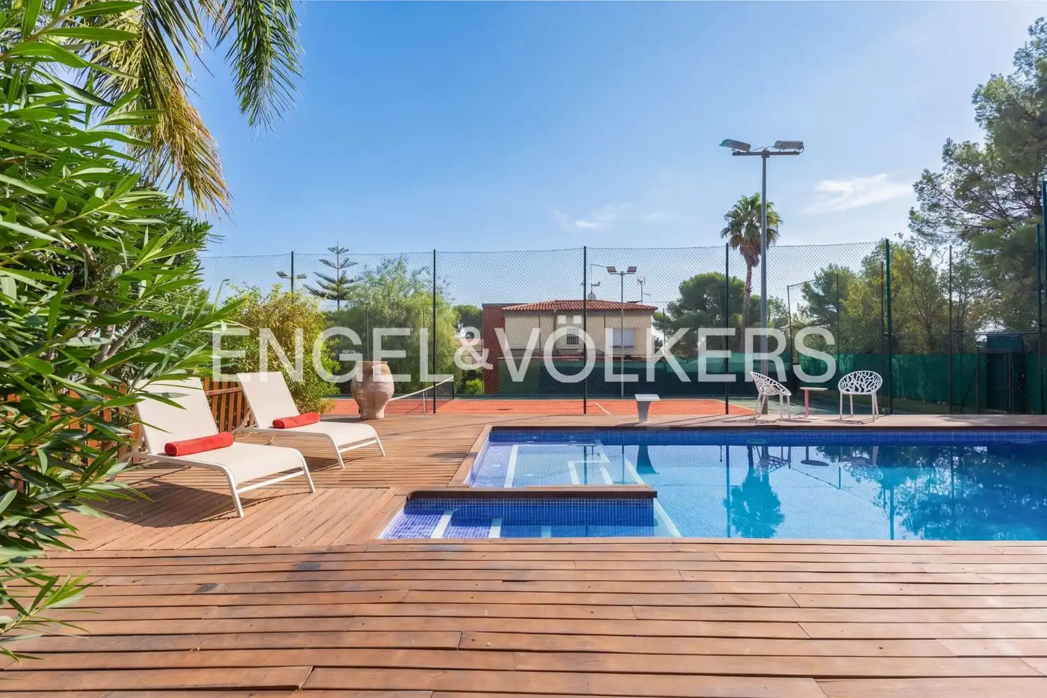 Piscina de Casa o xalet de lloguer en Chiva amb Aire condicionat, Calefacció i Jardí privat