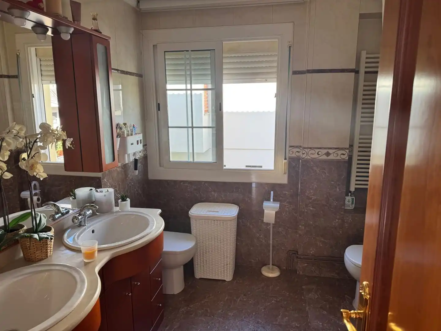 Badezimmer von Haus oder Chalet zum Verkauf in Quart mit Klimaanlage, Heizung und Privatgarten