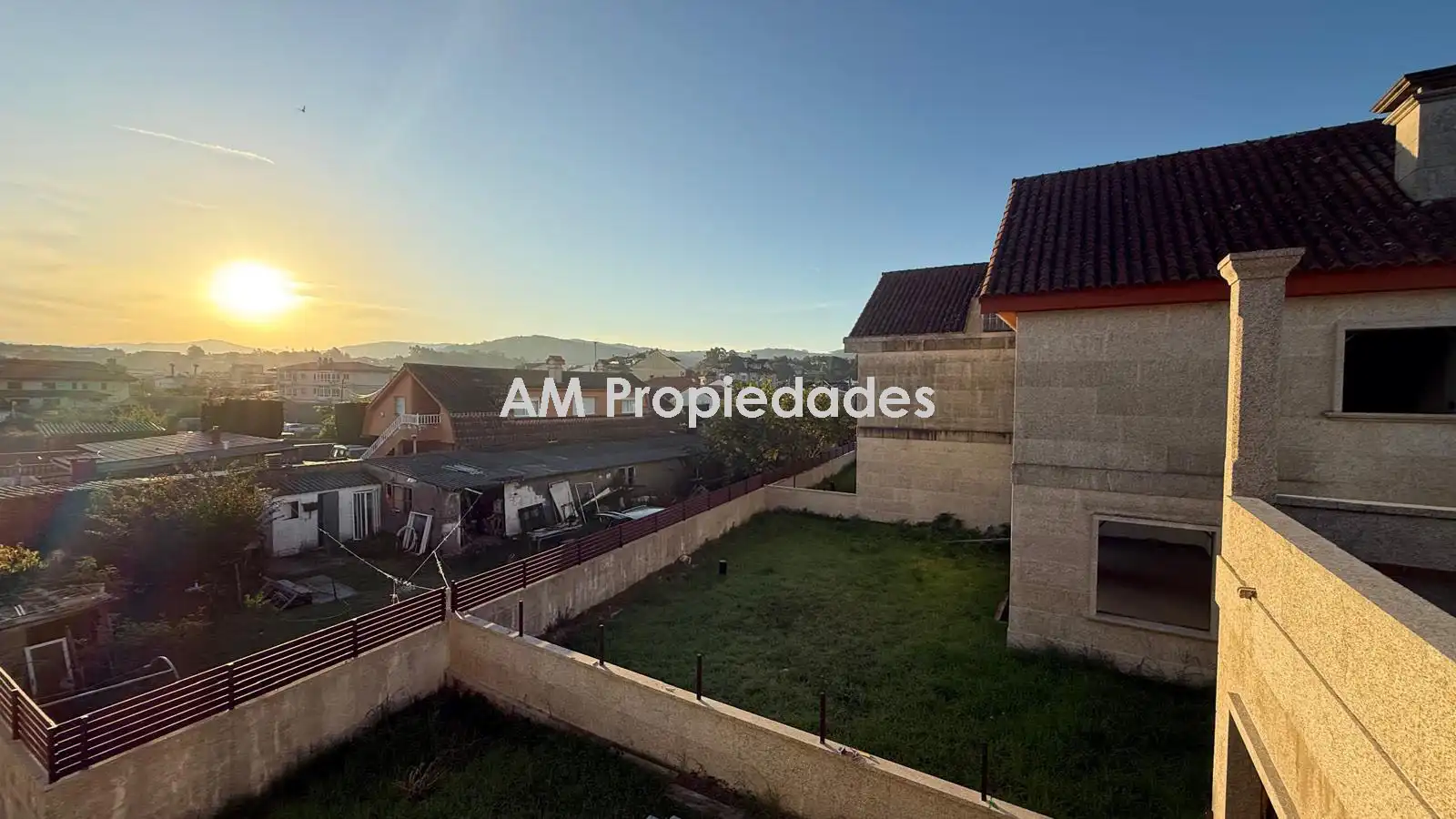 Vista exterior de Casa adosada en venda en Baiona amb Calefacció, Jardí privat i Terrassa
