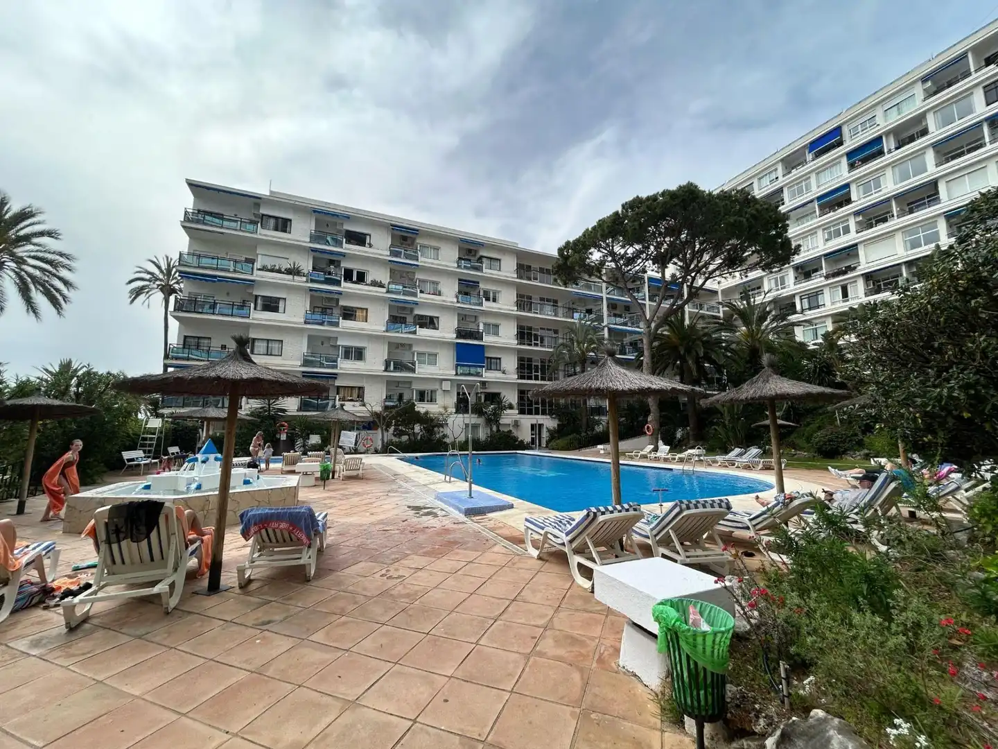 Piscina de Estudi en venda en Marbella amb Aire condicionat, Jardí privat i Terrassa