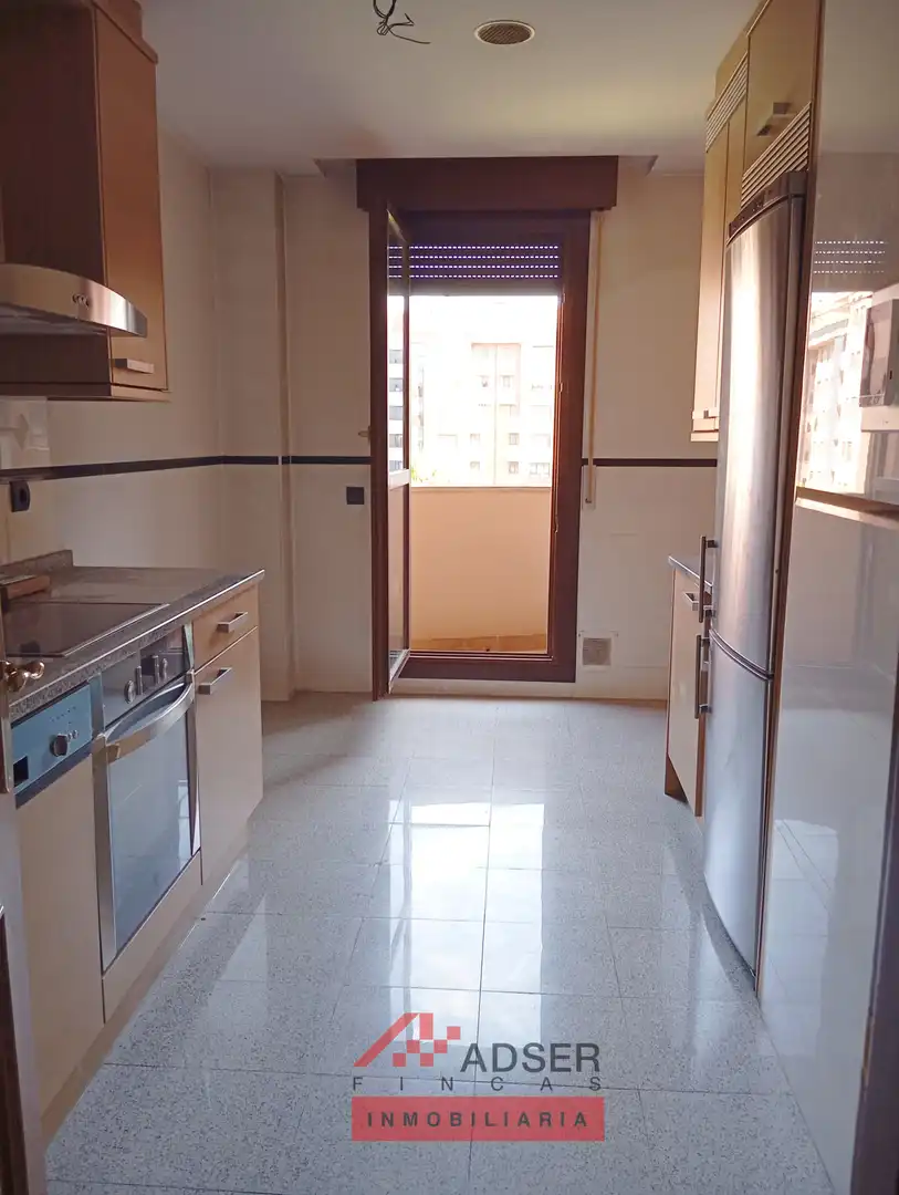 Cocina de Piso en venta en  Logroño con Calefacción, Jardín privado y Parquet