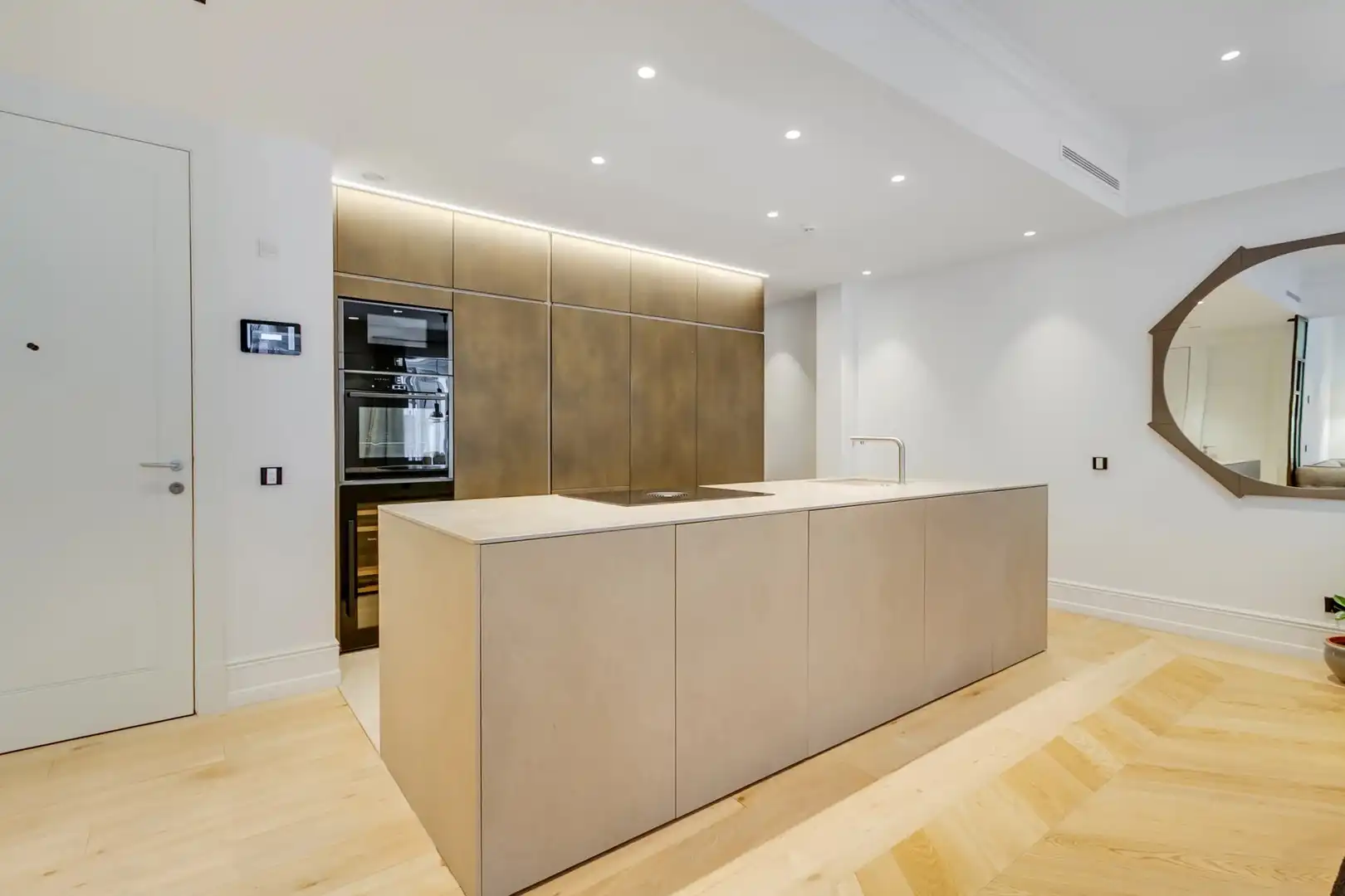 Kitchen of Flat for rent in Madrid  with Air Conditioner, Heating and Storage room