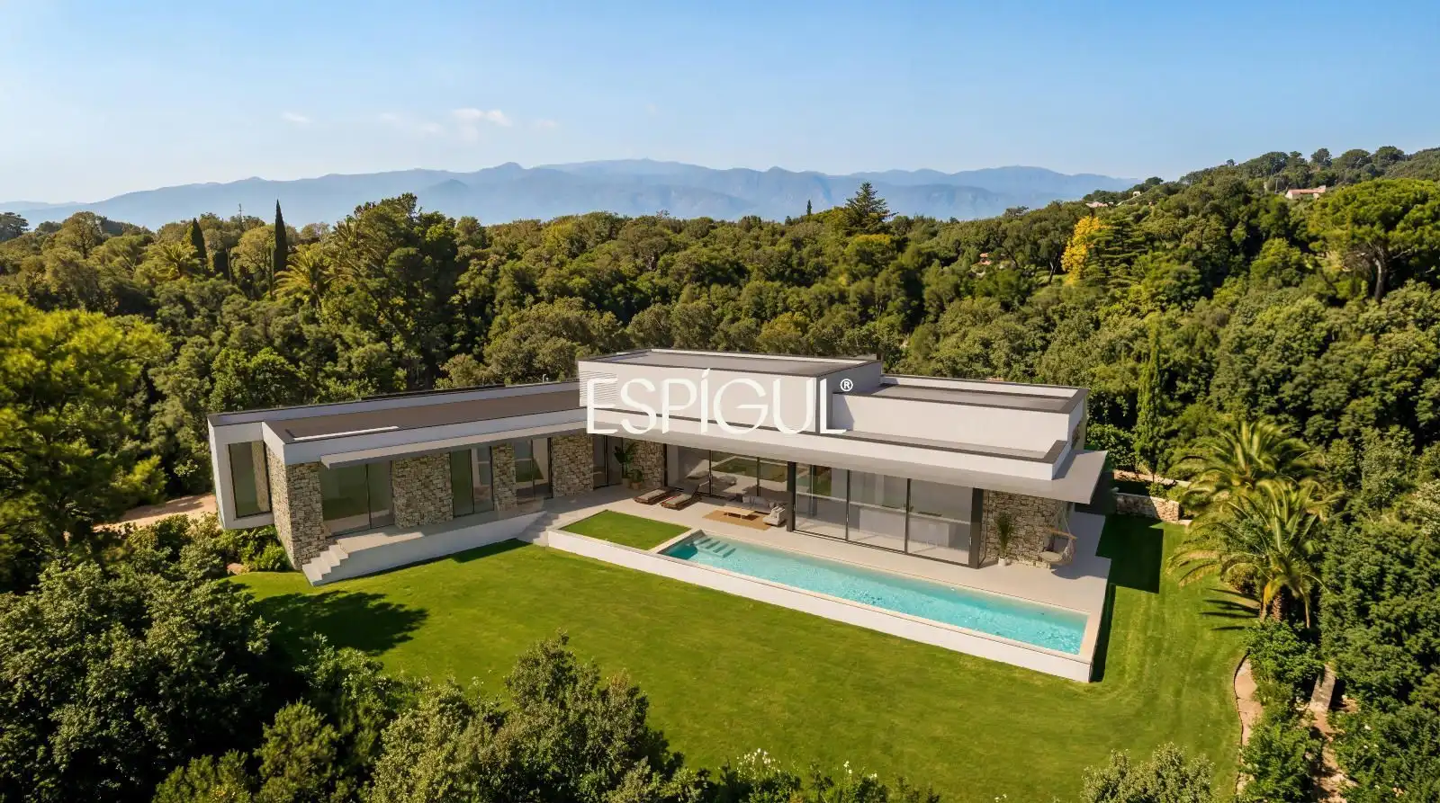 Casa amb piscina en venda a Romanyà 310