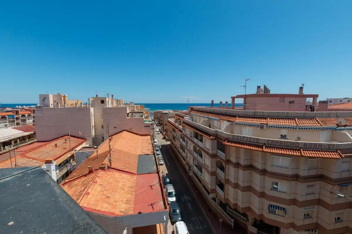 Vista exterior de Apartamento en venta en Torrevieja con Terraza y Balcón