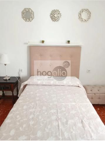 Dormitori de Pis de lloguer en  Sevilla Capital amb Aire condicionat, Terrassa i Moblat