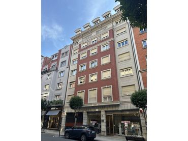 Apartament amb balcó en venda a Calle ASTURIAS
