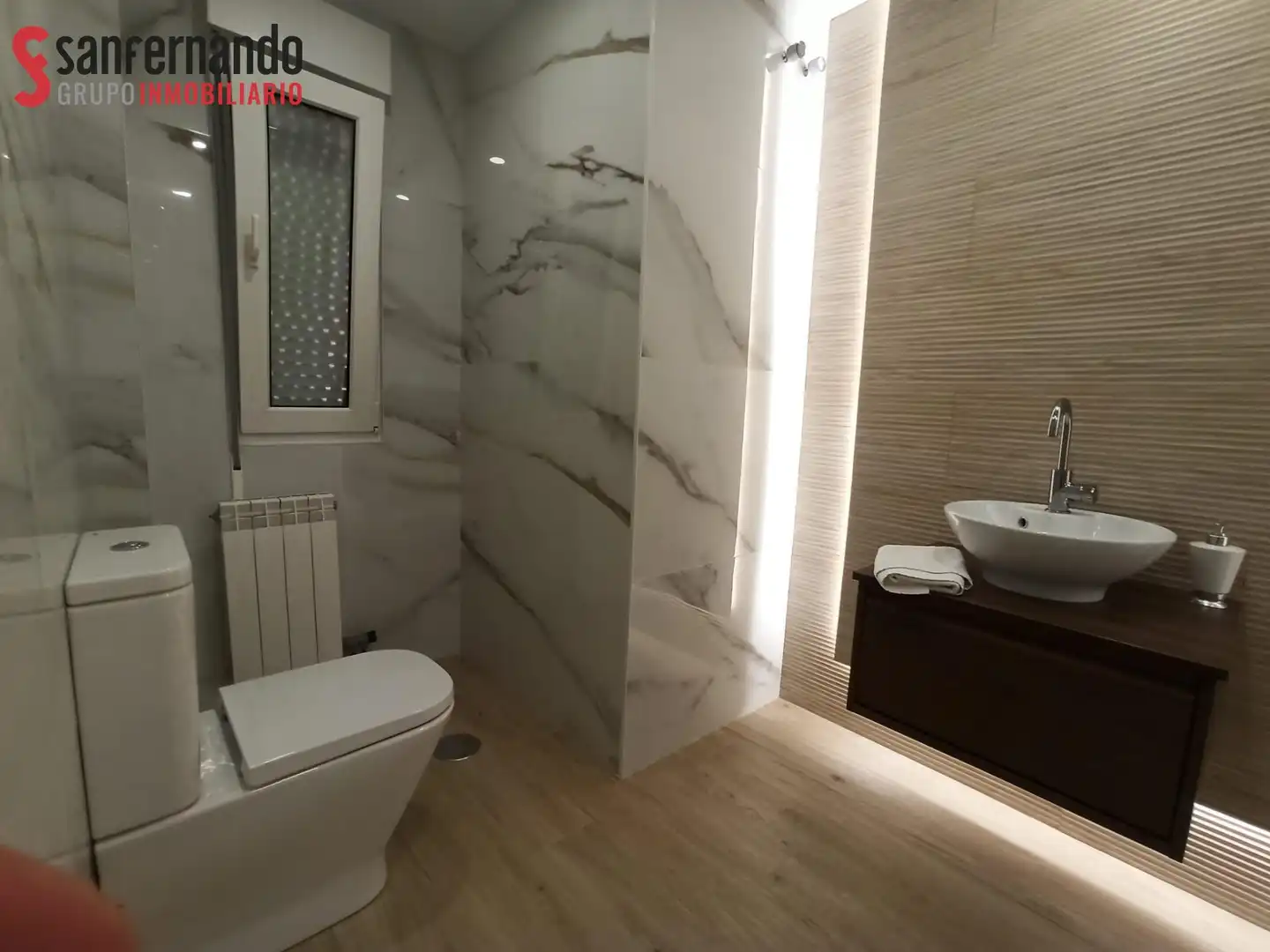 Bathroom of Flat for rent in Santander  with Heating, Parquet flooring and Furnished