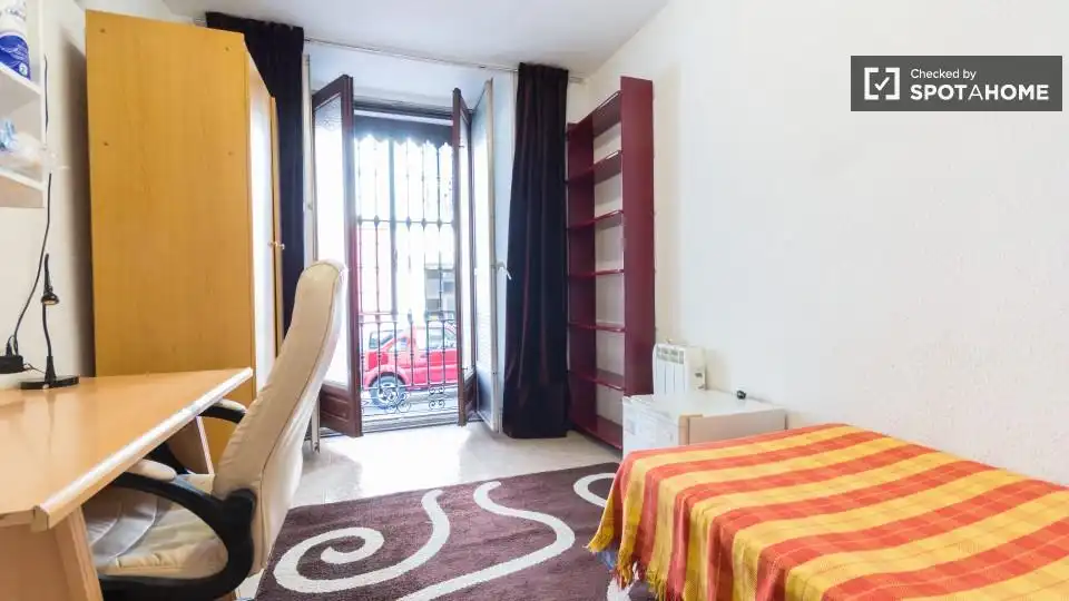 Room in Universidad - Malasaña