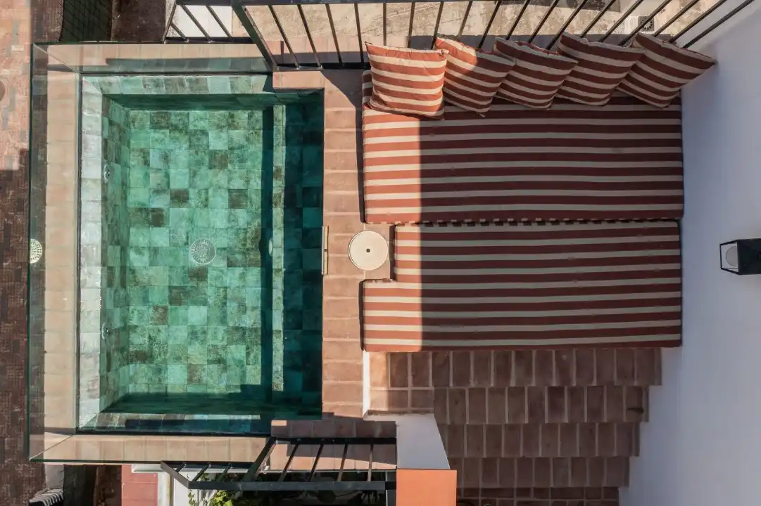 Piscina de Casa adosada en venta en Marbella con Aire acondicionado, Calefacción y Terraza