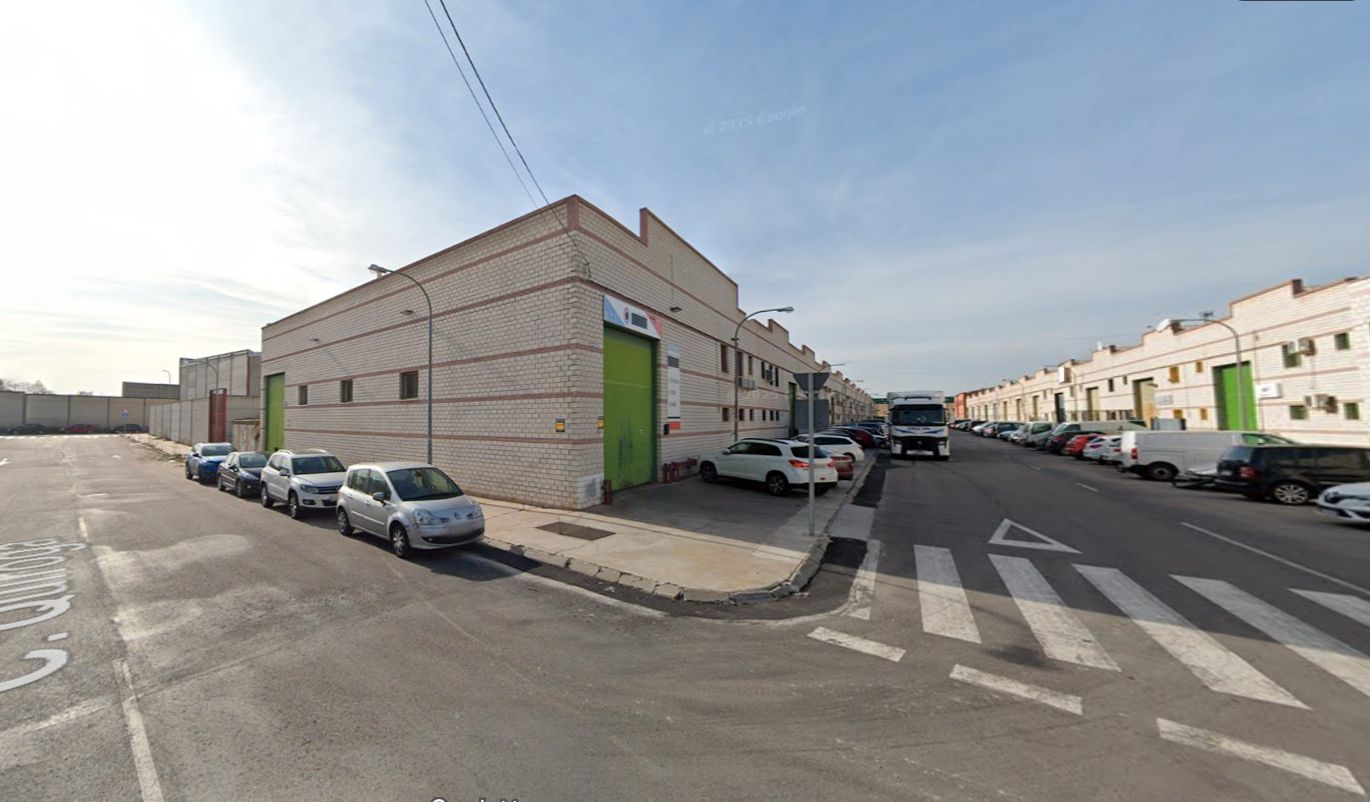 Vista exterior de Nau industrial en venda en Yeles amb Alarma