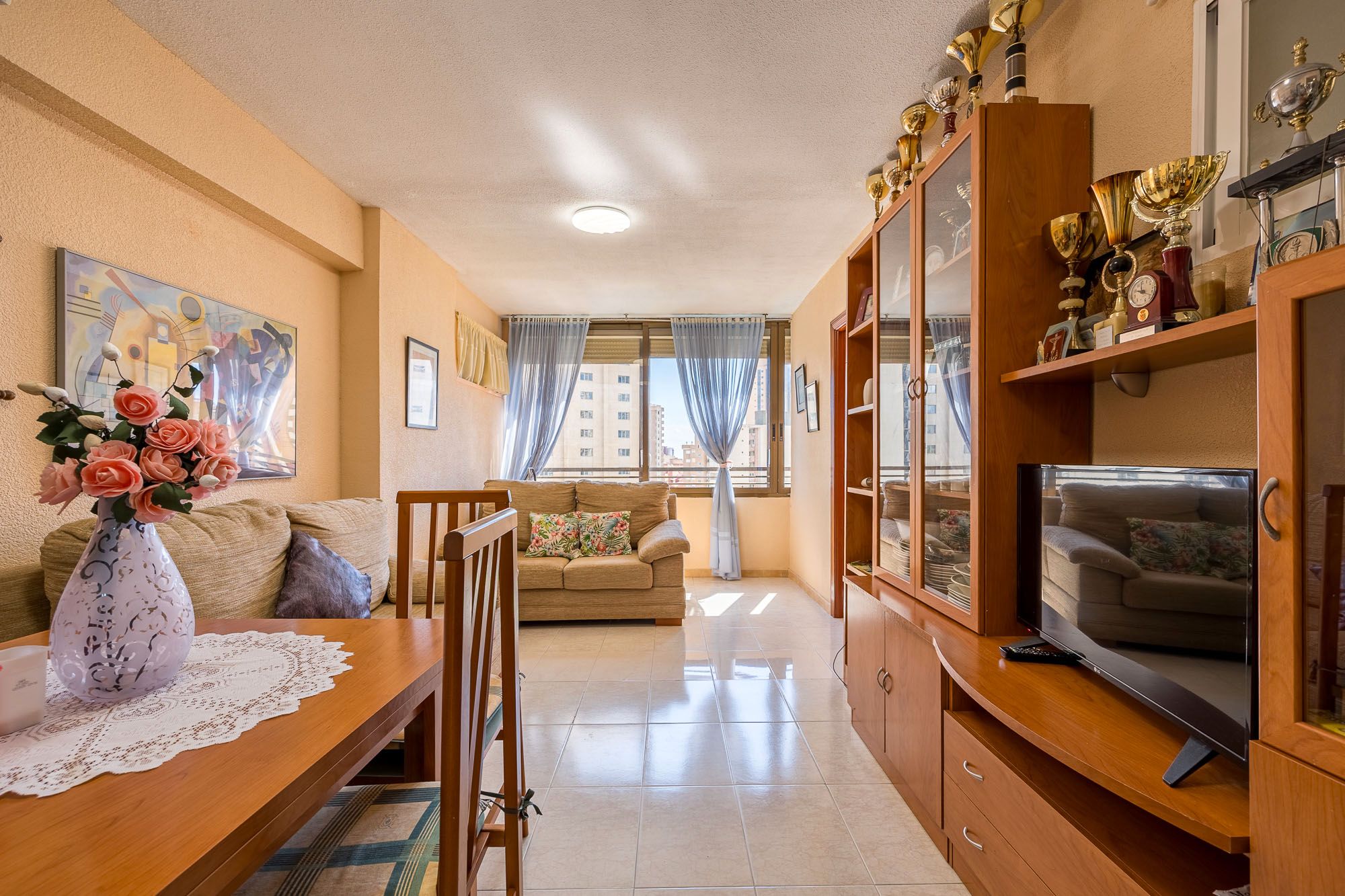 Sala d'estar de Pis en venda en Benidorm amb Piscina, Moblat i Piscina comunitària