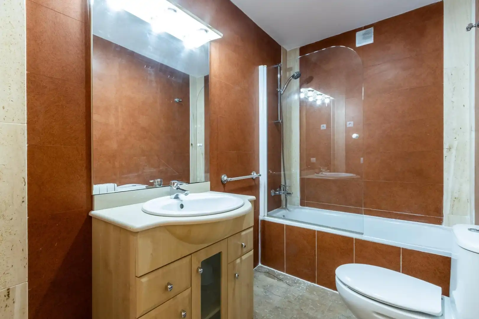 Baño de Ático en venta en Sabadell con Aire acondicionado, Calefacción y Alarma