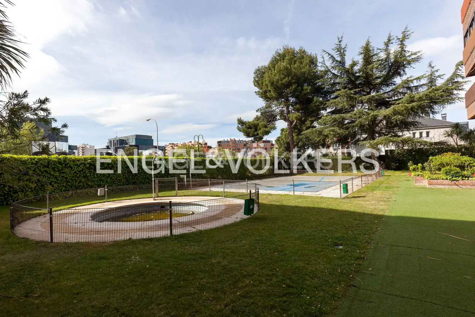 Piscina de Pis de lloguer en Madrid amb Aire condicionat, Calefacció i Piscina