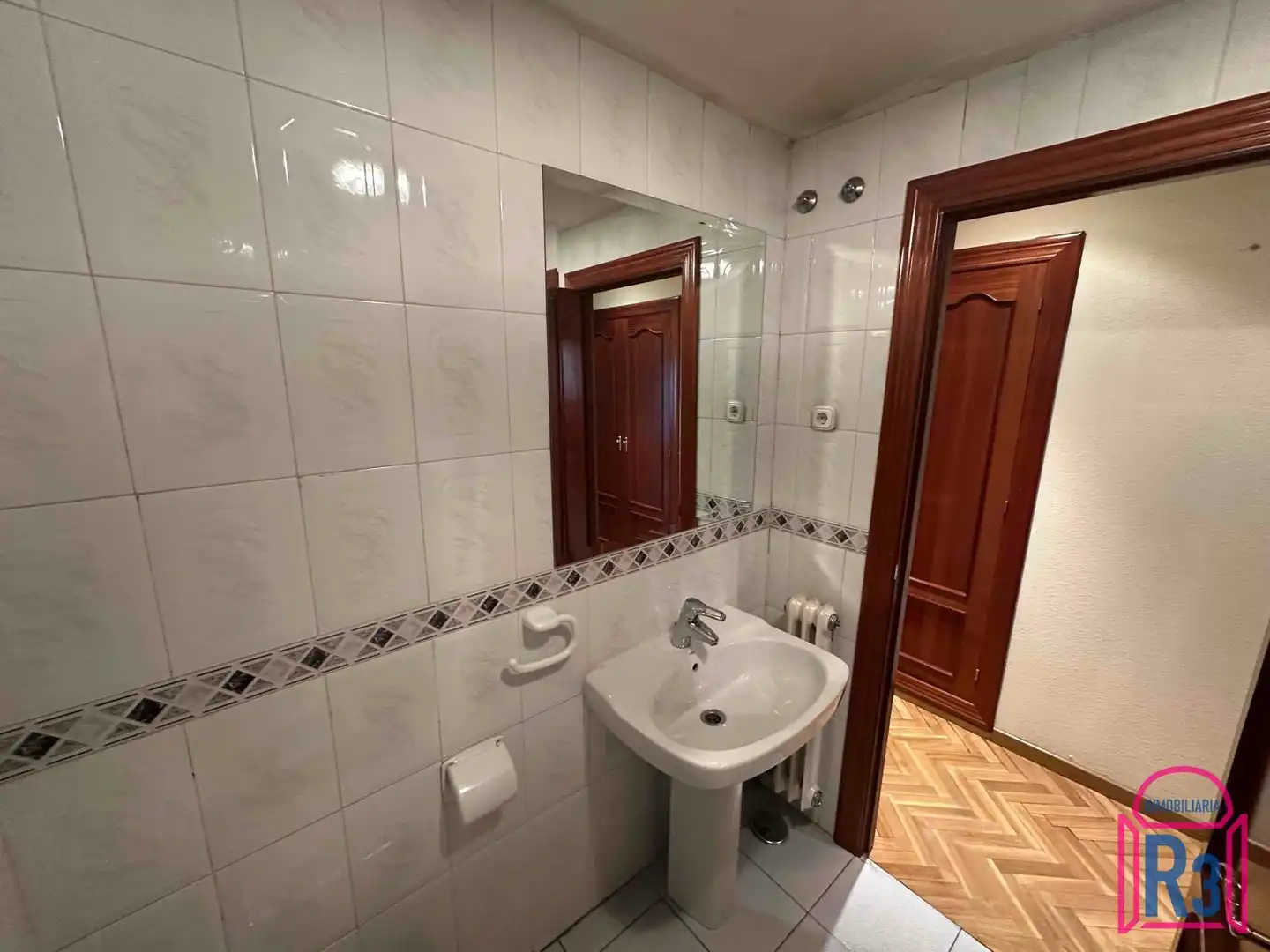 Baño de Piso en venta en León Capital  con Calefacción, Terraza y Trastero