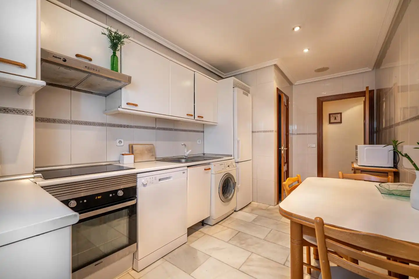 Küche von Wohnung zum Verkauf in Ávila mit Klimaanlage, Parkett und Terrasse