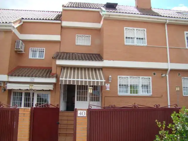 Vista exterior de Casa o chalet de alquiler en Móstoles con Aire acondicionado, Calefacción y Terraza