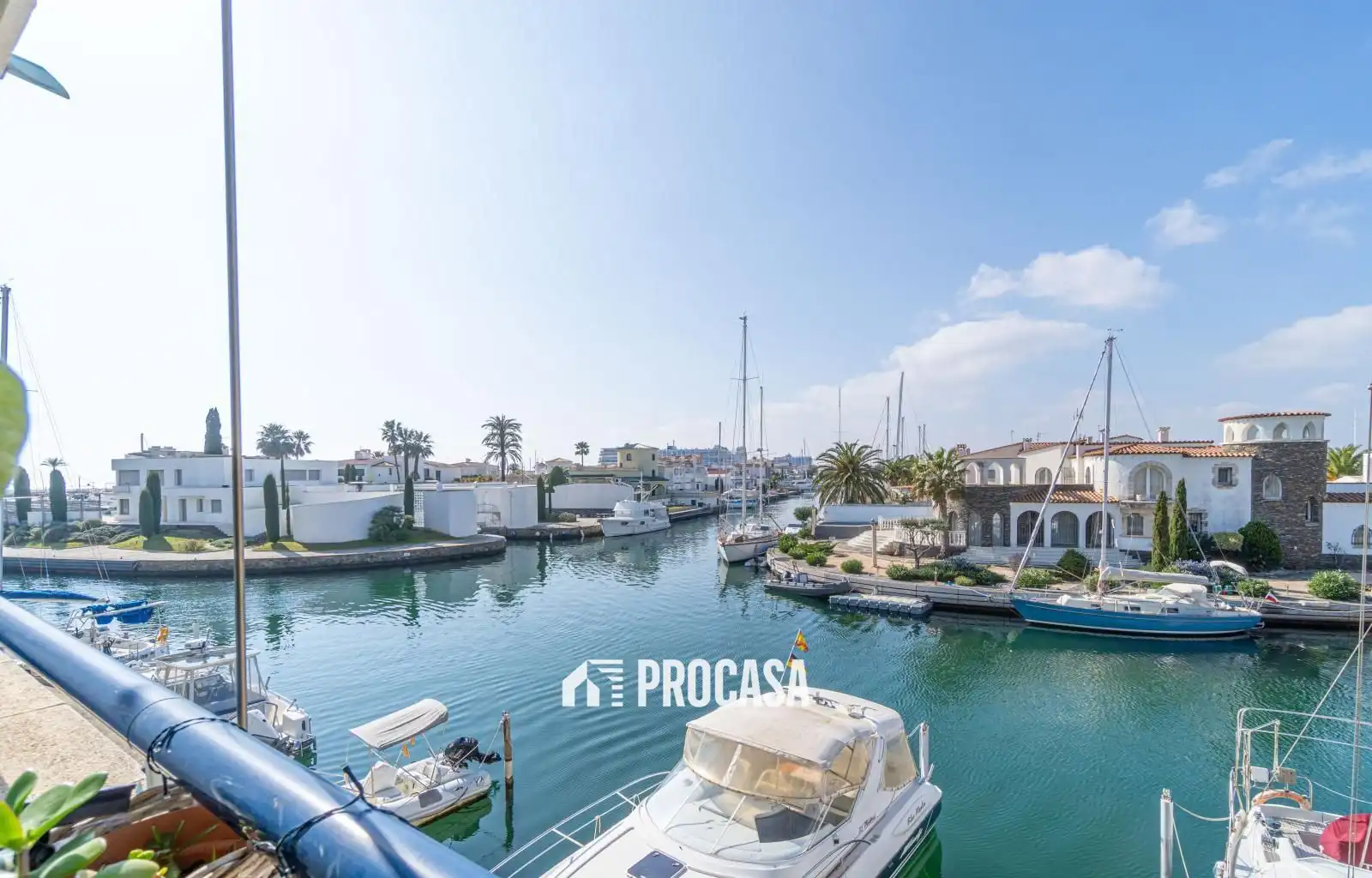 Außenansicht von Wohnung zum Verkauf in Empuriabrava mit Klimaanlage, Heizung und Terrasse