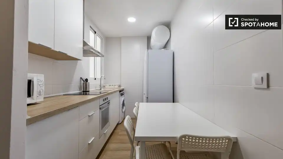 Kitchen of Flat for rent in Valencia  with Air Conditioner, Heating and Furnished