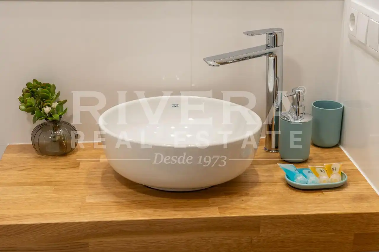 Baño de Apartamento en venta en Sanxenxo con Aire acondicionado, Calefacción y Terraza