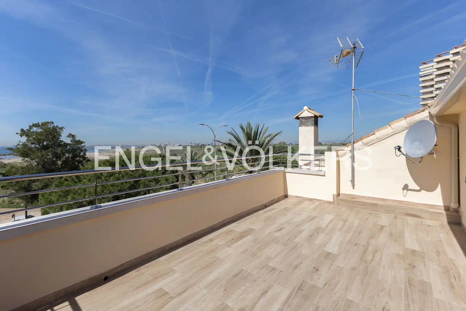 Terraza de Casa o chalet de alquiler en La Pobla de Farnals con Aire acondicionado, Calefacción y Jardín privado