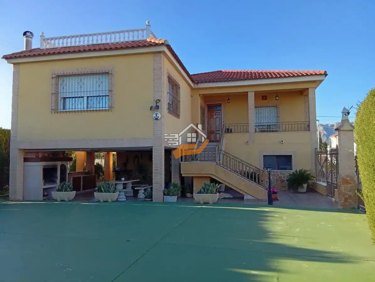 Vista exterior de Casa o xalet en venda en Murcia amb Terrassa i Balcó
