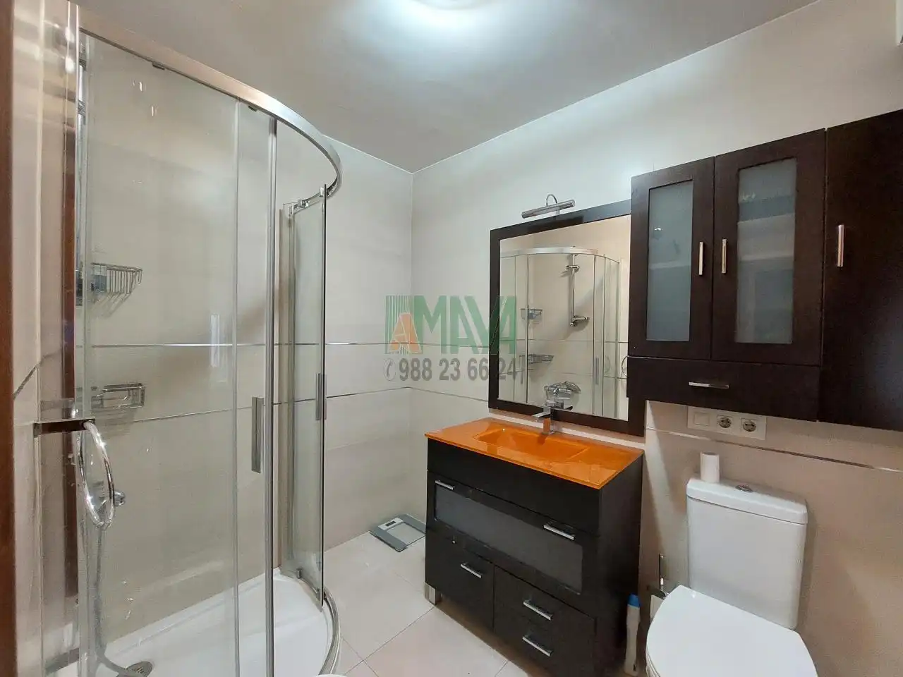 Baño de Piso de alquiler en Ourense Capital  con Calefacción, Parquet y Amueblado