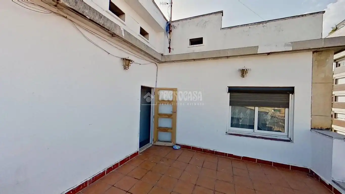 Vista exterior de Pis en venda en Manresa amb Terrassa i Balcó