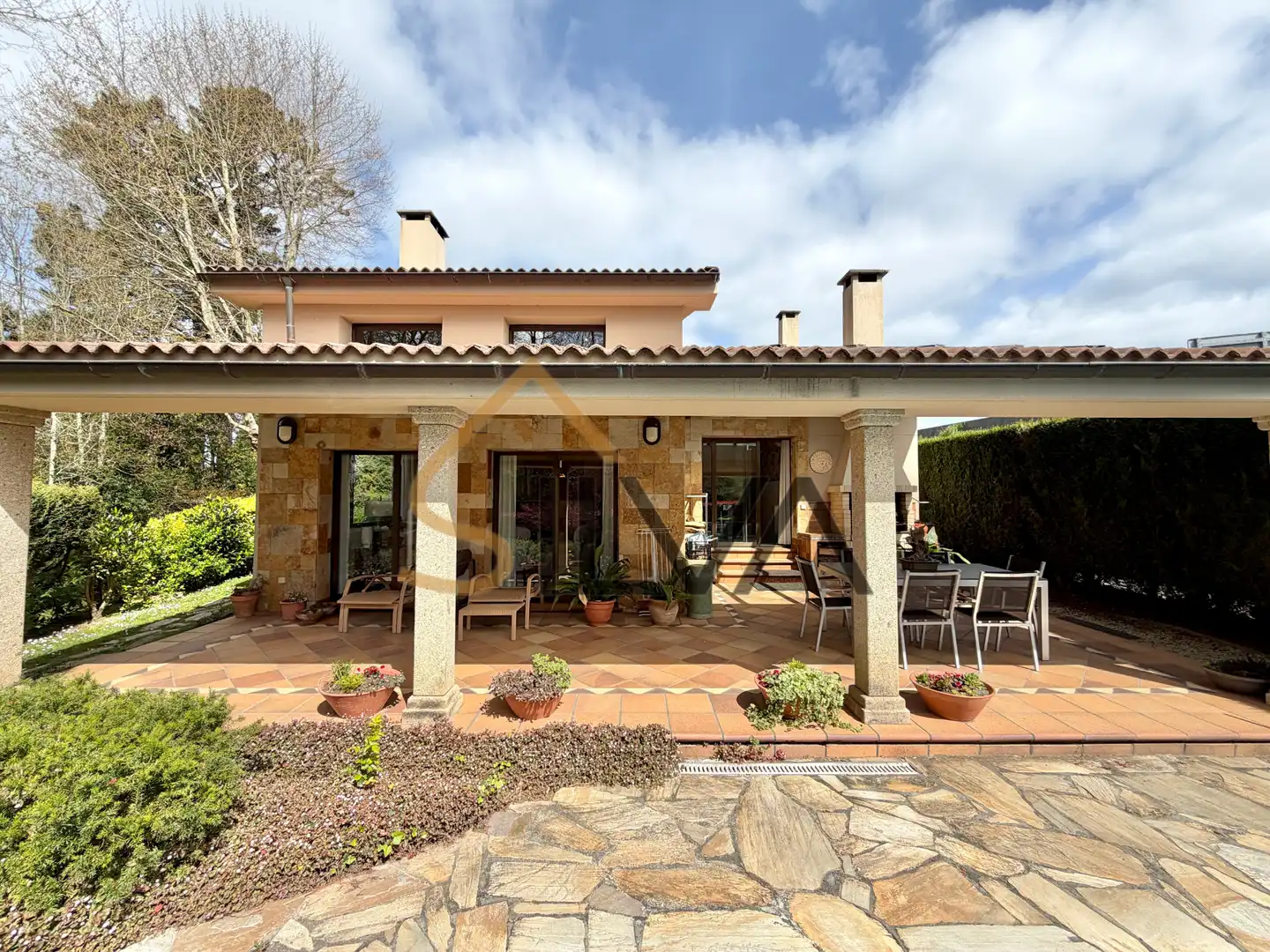 Vista exterior de Casa o chalet en venta en Oleiros con Calefacción, Jardín privado y Terraza