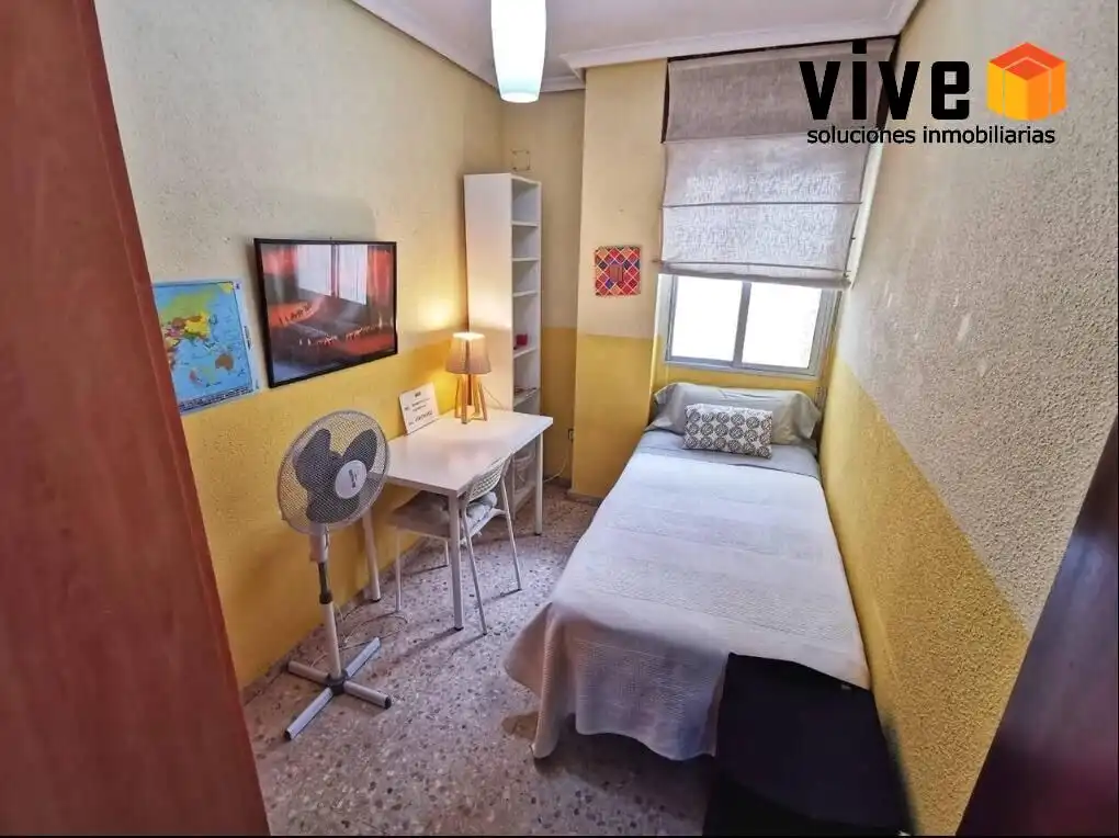 Bedroom of Flat for sale in Sevilla  with Air Conditioner and Terrace