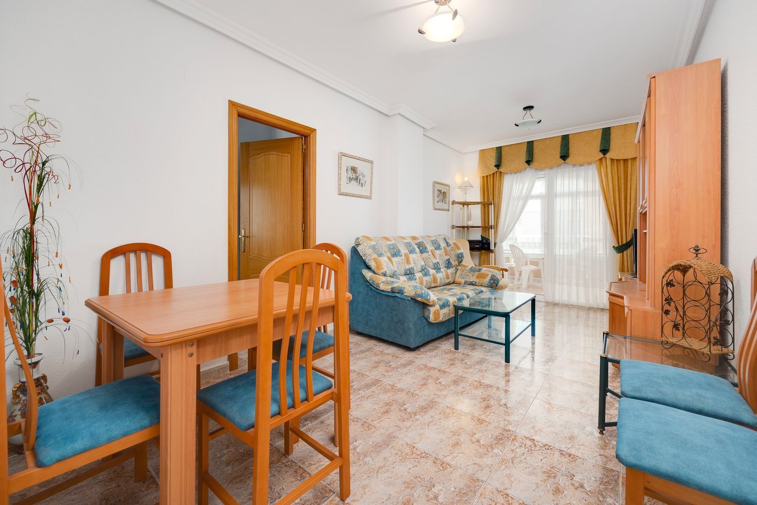 Living room of Flat for sale in Torrevieja  with Terrace and Furnished