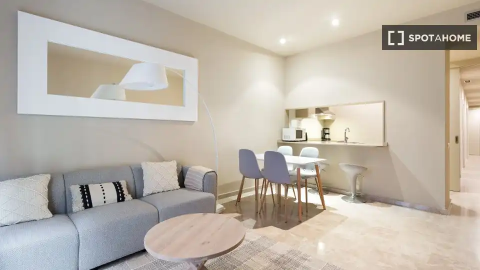 Flat with terrace to rent in Ciutat Vella, imagen 3