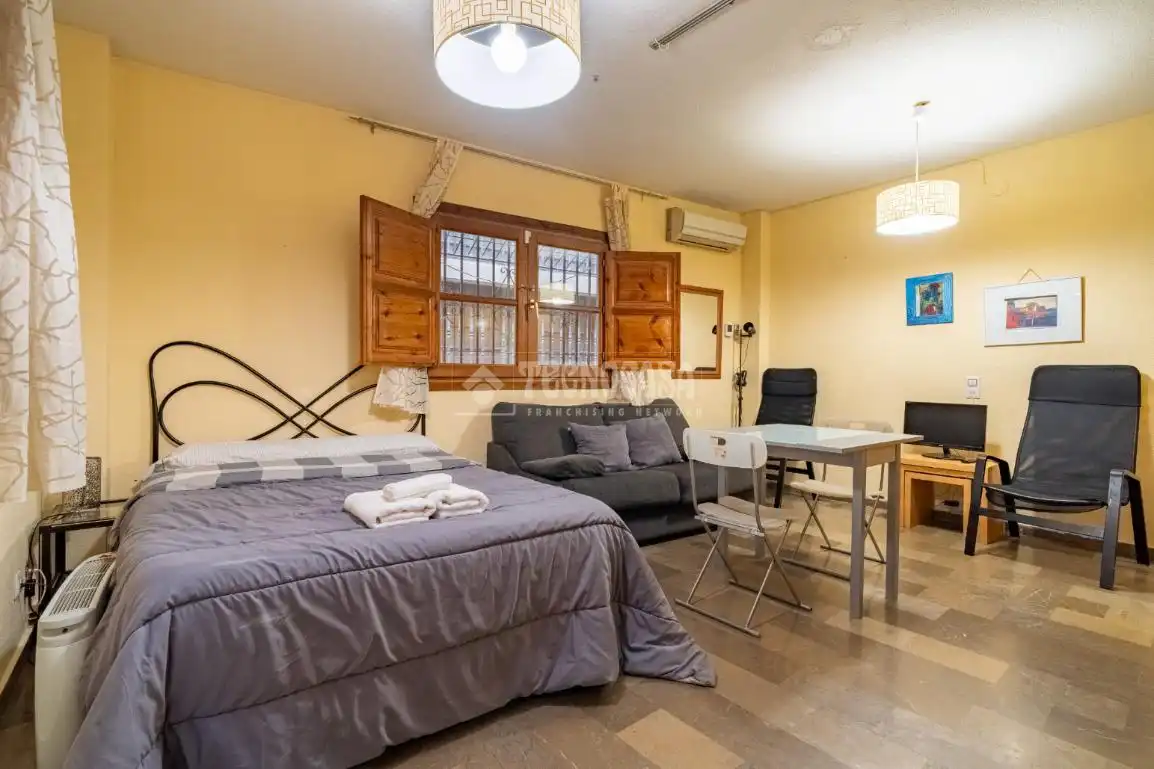 Habitación de Estudio en venta en Granada con Aire acondicionado