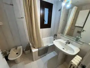 Badezimmer von Wohnung zum Verkauf in Vic mit Heizung, Möbliert und Ofen