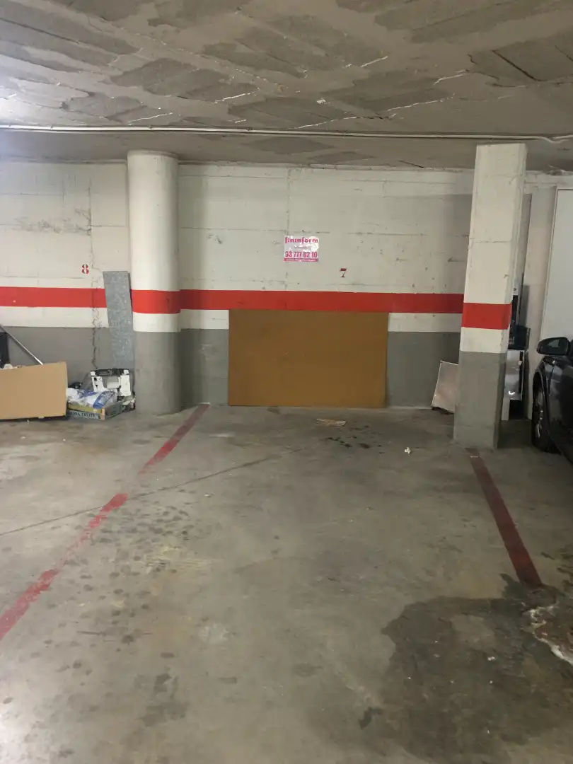Garage zur Miete in Carrer d'Amadeu Vives, 13, Nucli Urbà