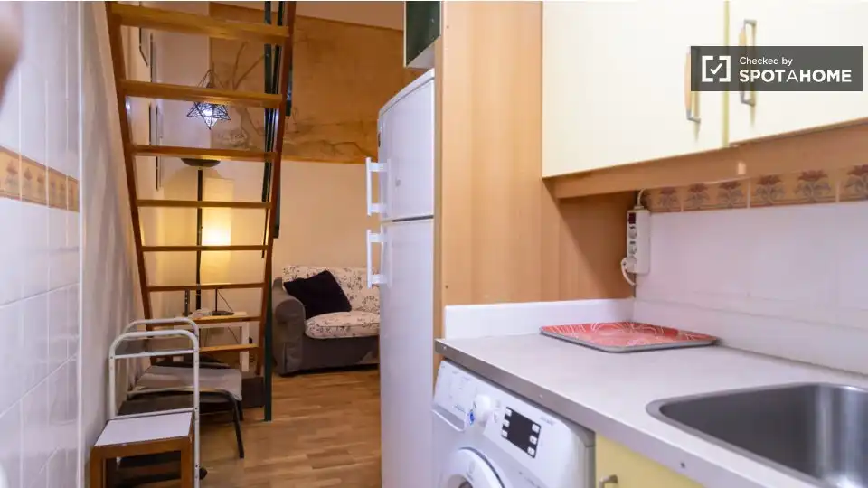Cuina de Apartament per a compartir en Madrid amb Aire condicionat, Calefacció i Terrassa