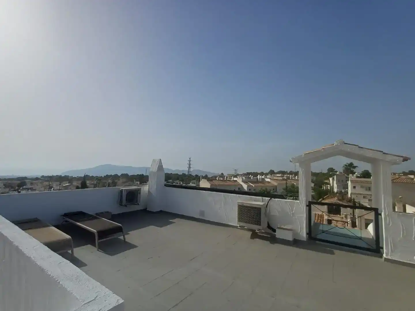 Terrasse von Einfamilien-Reihenhaus zum Verkauf in Polop mit Klimaanlage