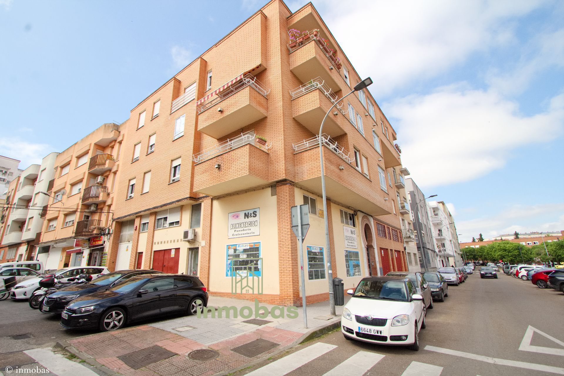 Vista exterior de Local en venda en Badajoz Capital