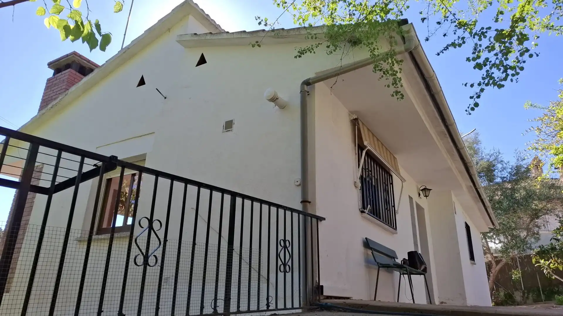 Vista exterior de Casa o chalet en venta en Vallirana con Terraza