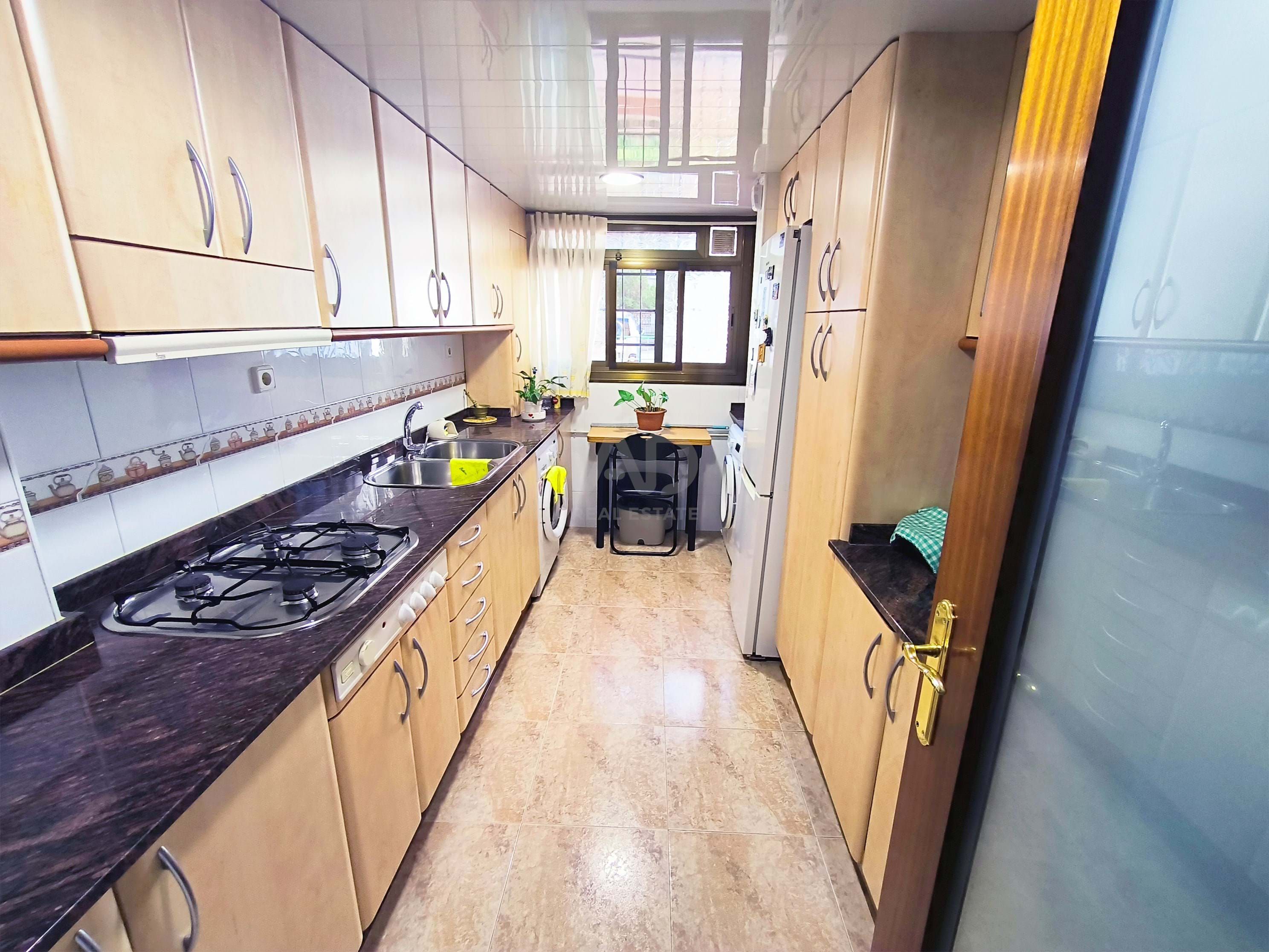 Kitchen of Flat for sale in L'Hospitalet de Llobregat