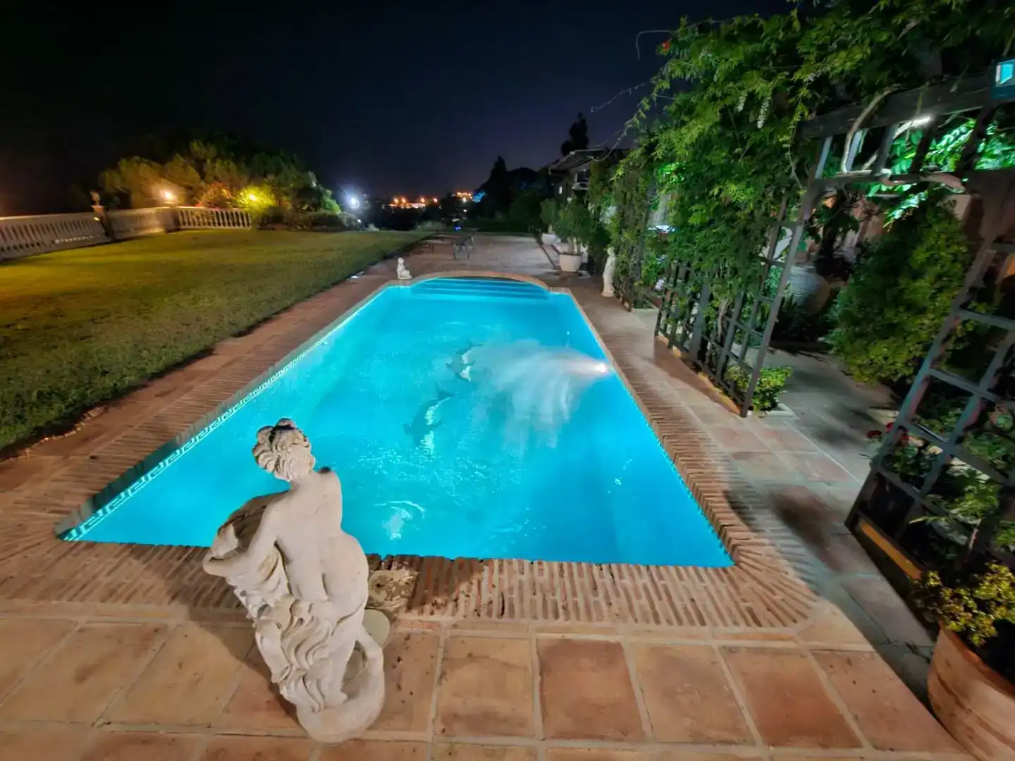 Schwimmbecken von Wohnung zur Miete in Mijas mit Klimaanlage, Privatgarten und Parkett